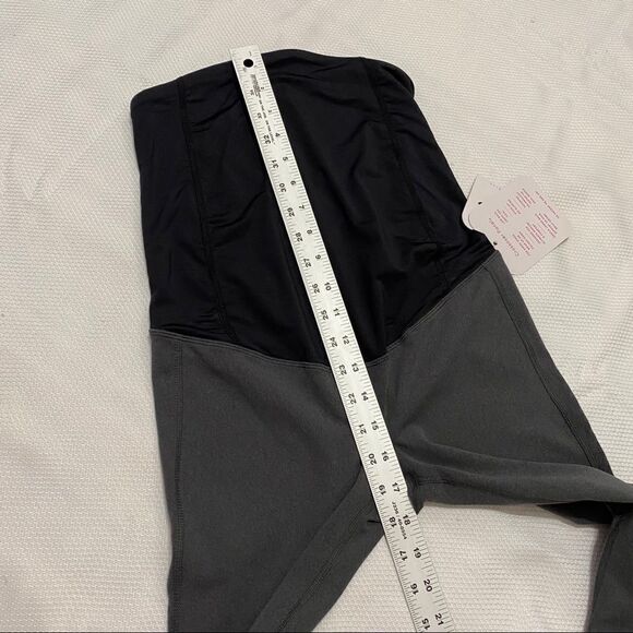 Isabel Maternity Active Capri & Crossover Leggings - Picture 3 of 8